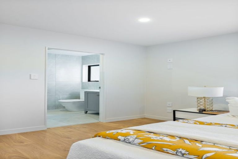 Photo of property in 18a Lydford Place, Glendene, Auckland, 0602