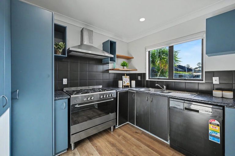 Photo of property in 30 Arlette Place, Massey, Auckland, 0614