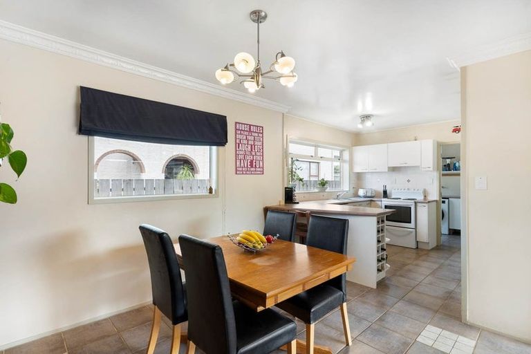 Photo of property in 31 Prince Regent Drive, Half Moon Bay, Auckland, 2012