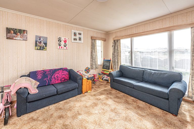 Photo of property in 4 Tongariro Street, Castlecliff, Whanganui, 4501