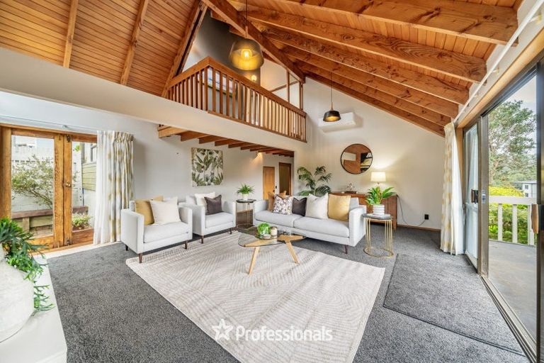 Photo of property in 6 Cassis Place, Crofton Downs, Wellington, 6035