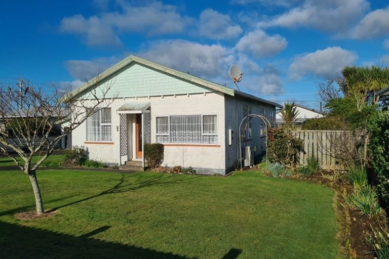 Photo of property in 16 Gisborne Terrace, Opunake, 4616