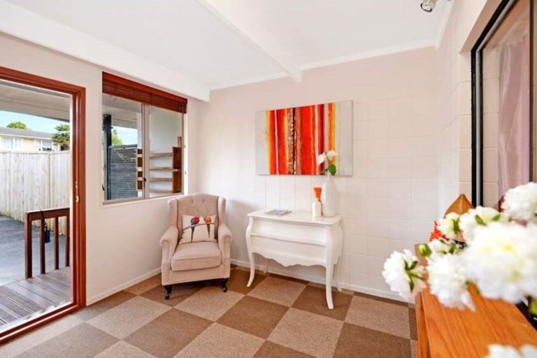 Photo of property in 1/52 Chippendale Crescent, Birkdale, Auckland, 0626