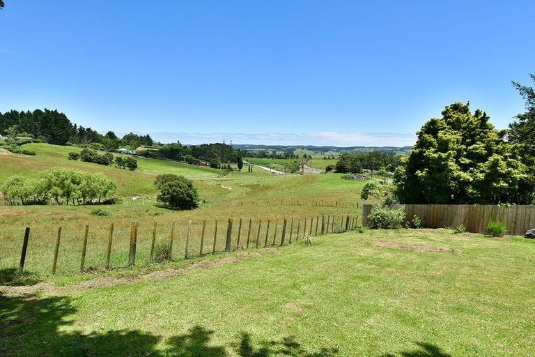 Photo of property in 6 Hand Road, Helensville, 0800