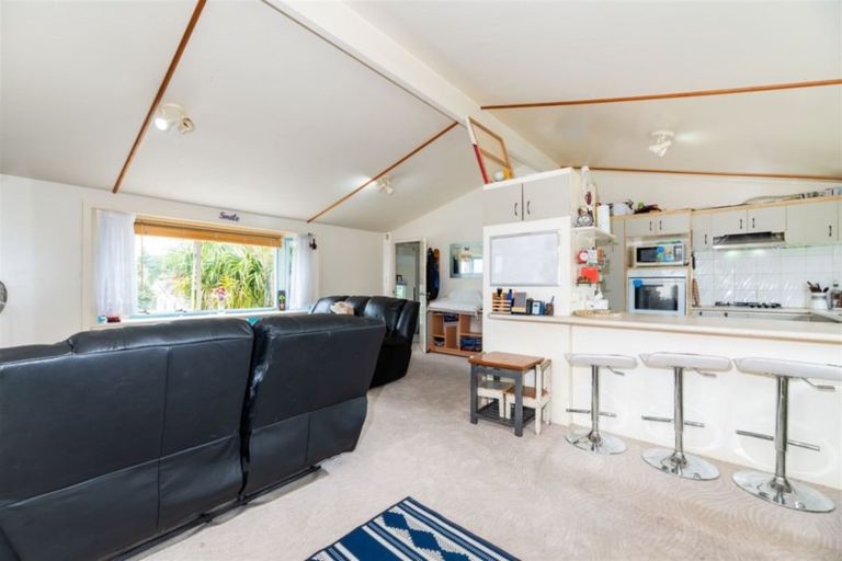 Photo of property in 80k Tirimoana Road, Te Atatu South, Auckland, 0602