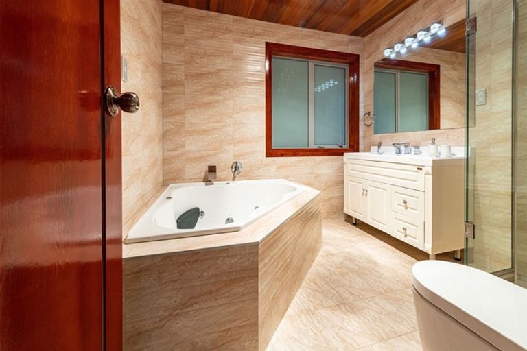 Photo of property in 12 Fairhill Place, Flat Bush, Auckland, 2016