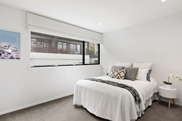 Photo of property in 15 Jean Caldwell Way, Island Bay, Wellington, 6023