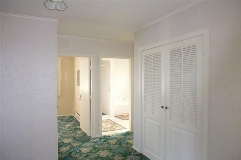 Photo of property in 6 Banksia Grove, Maungaraki, Lower Hutt, 5010