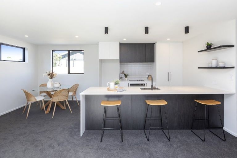 Photo of property in 2/47 Sturrocks Road, Redwood, Christchurch, 8051