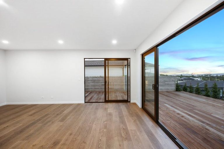 Photo of property in 15 Kumukumu Road, Long Bay, Auckland, 0630