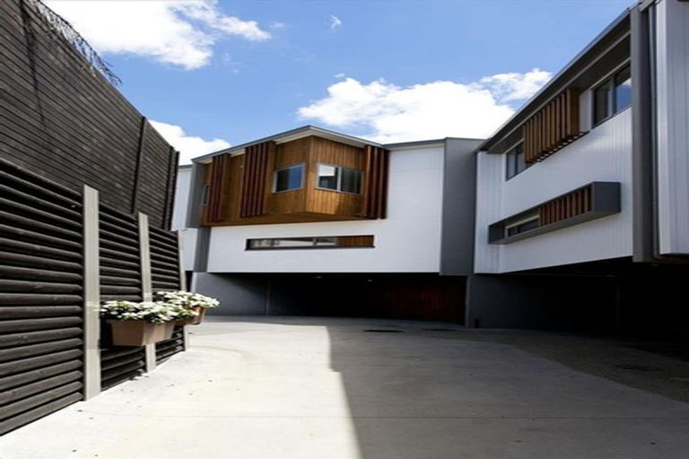 Photo of property in 15 Whakata Lane, Mairangi Bay, Auckland, 0630