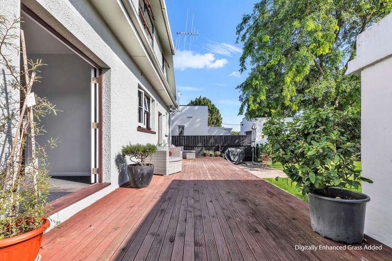 Photo of property in 5 Rangitira Avenue, Palmerston North, 4414