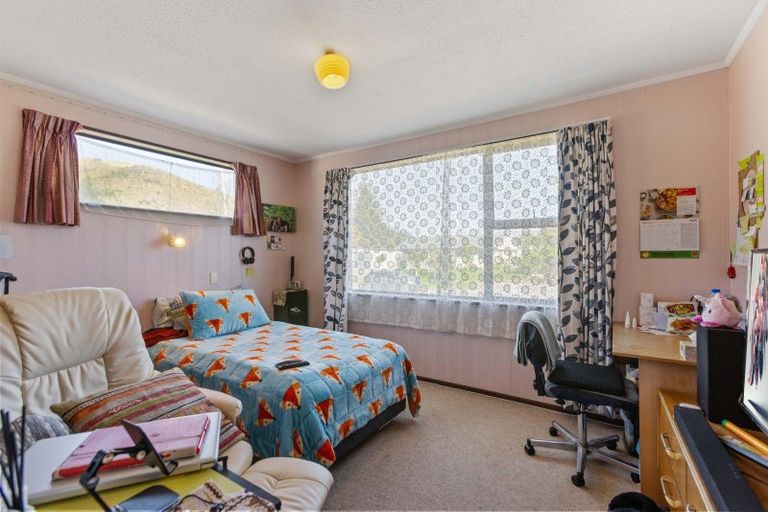 Photo of property in 18 Benmore Place, Omarama, 9412