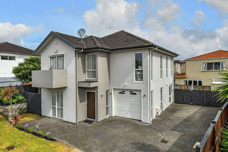 Photo of property in 9 Bezar Place, Flat Bush, Auckland, 2016