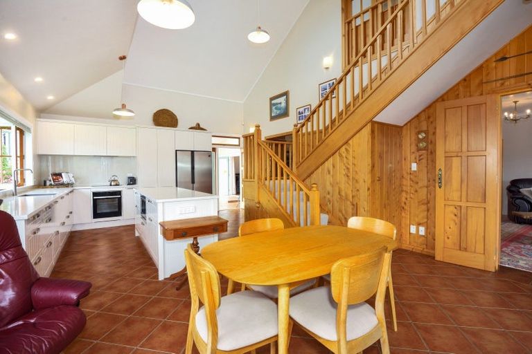 Photo of property in 559 Taurau Valley Road, Muriwai, Manutuke, 4072