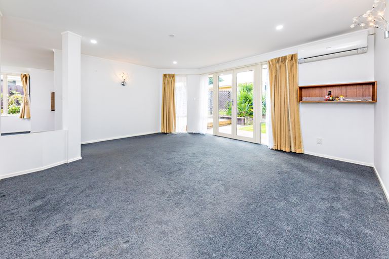 Photo of property in 36 Bellville Drive, Clendon Park, Auckland, 2103