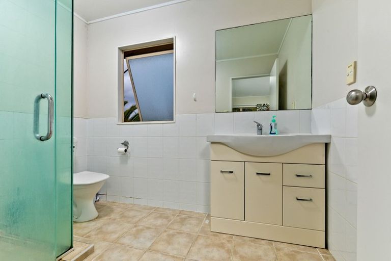 Photo of property in 6 San Pedro Place, Henderson, Auckland, 0612