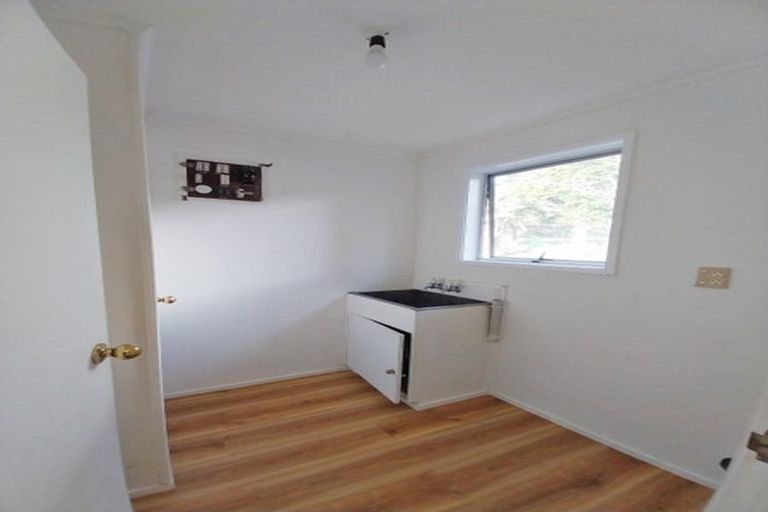 Photo of property in 1/14 Vonnell Place, Birkdale, Auckland, 0626