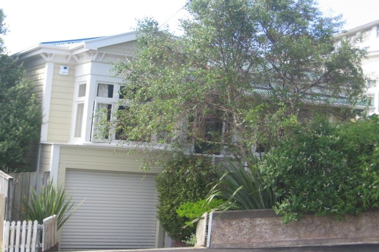 Photo of property in 30 Garfield Street, Brooklyn, Wellington, 6021