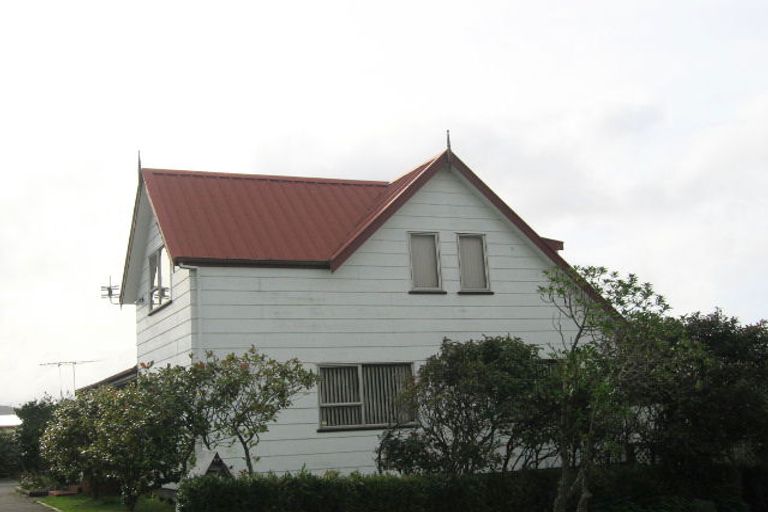 Photo of property in 2 Fenchurch Grove, Stokes Valley, Lower Hutt, 5019