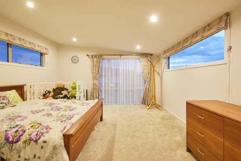 Photo of property in 72c Hobsonville Road, West Harbour, Auckland, 0618