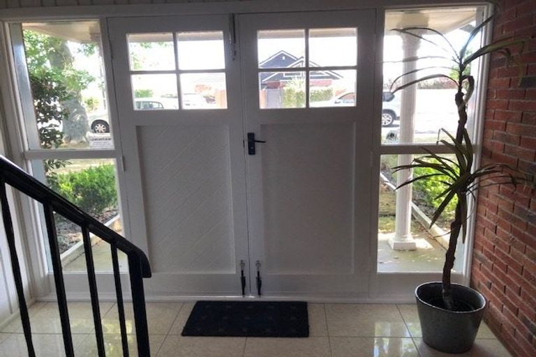 Photo of property in 82 Exmouth Road, Northcote, Auckland, 0627