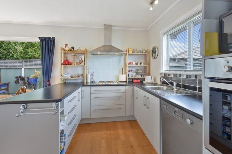 Photo of property in 2 Valentine Street, Papakura, 2110