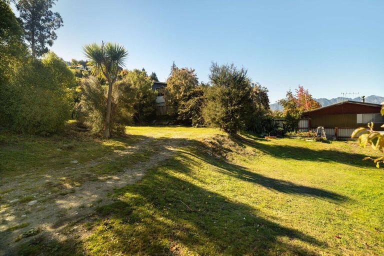 Photo of property in 81 Arawata Terrace, Sunshine Bay, Queenstown, 9300