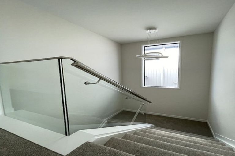 Photo of property in 12 Kea Road, Silverdale, 0932