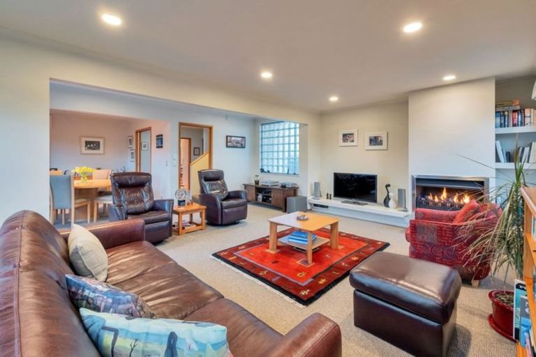 Photo of property in 9a Huntly Road, Campbells Bay, Auckland, 0630