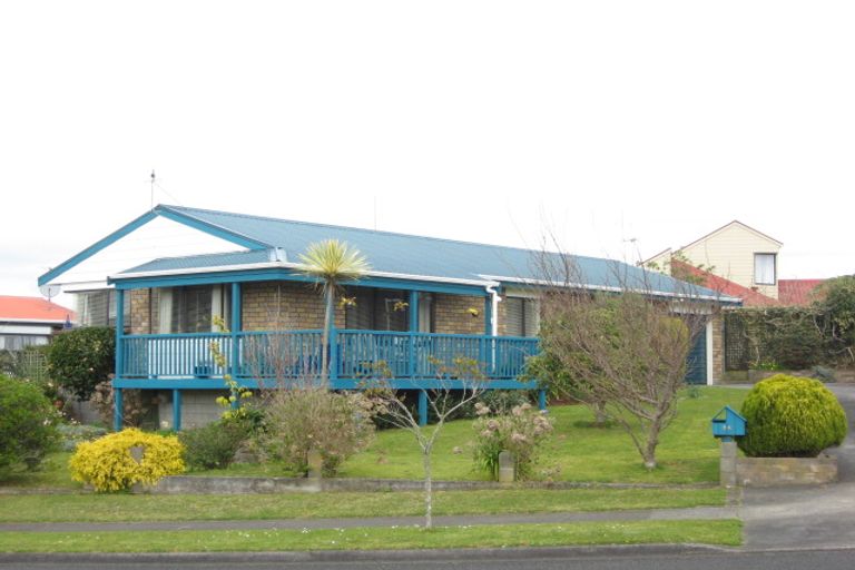Photo of property in 24 Poplar Grove, Whalers Gate, New Plymouth, 4310