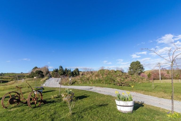 Photo of property in 2 Charnley Way, Kinloch, Taupo, 3385