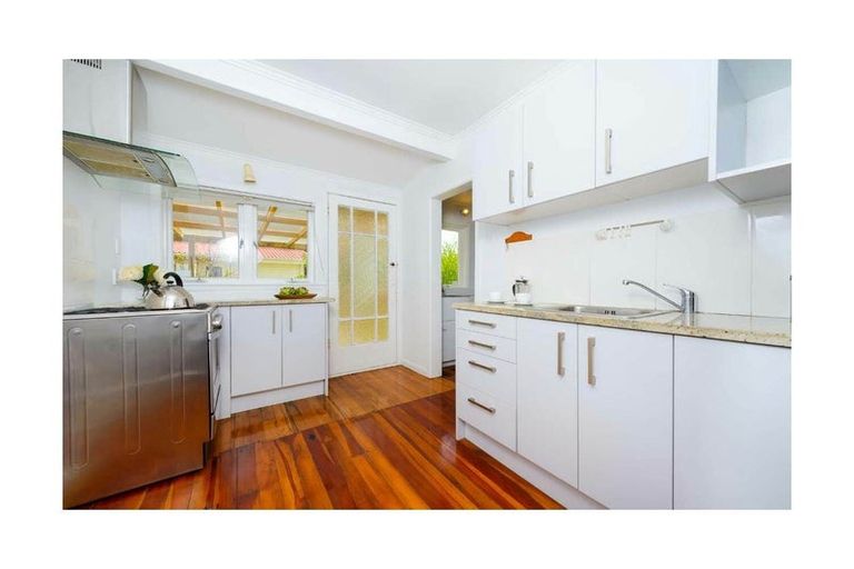 Photo of property in 36 Rata Street, New Lynn, Auckland, 0600