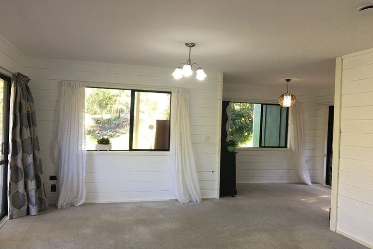 Photo of property in 11 Kereru Grove, Greenhithe, Auckland, 0632