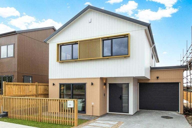 Photo of property in 30 Taipahitini Road, Rosehill, 2113