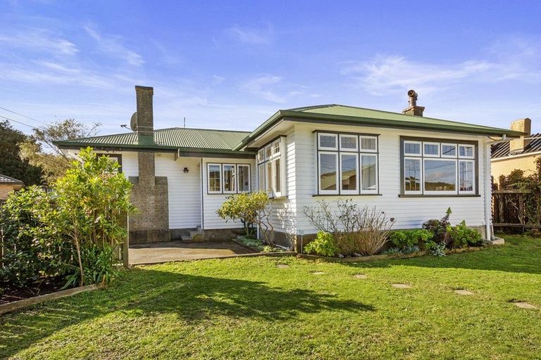 Photo of property in 1d Kereru Bend, Tawa, Wellington, 5028