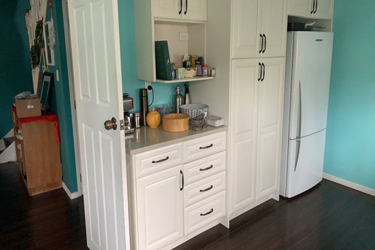 Photo of property in 5 Tawa Road, Te Atatu Peninsula, Auckland, 0610