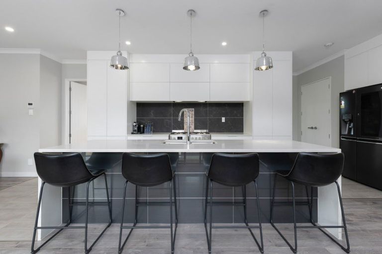 Photo of property in 16 Walter Ruddock Avenue, Kumeu, 0810