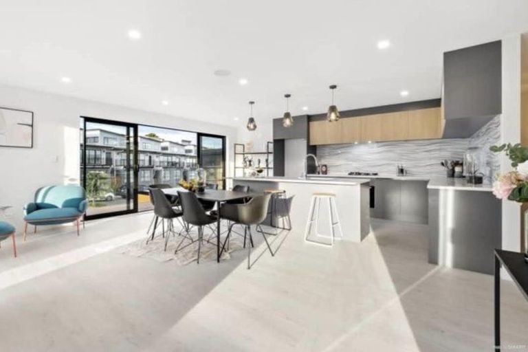 Photo of property in 45 Ascension Crescent, Orewa, 0931