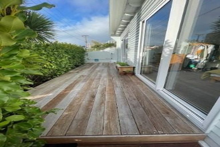 Photo of property in 25 Luxford Street, Berhampore, Wellington, 6023