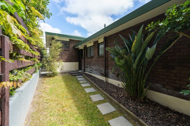Photo of property in 28 Kentucky Way, Awapuni, Palmerston North, 4412