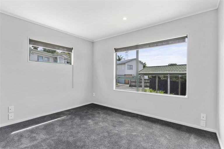 Photo of property in 26 Loughanure Place, Massey, Auckland, 0614