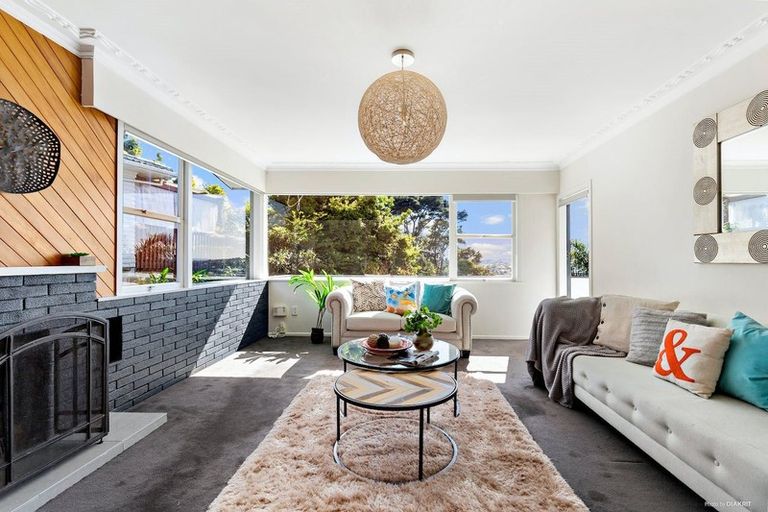 Photo of property in 2/599 Glenfield Road, Totara Vale, Auckland, 0629