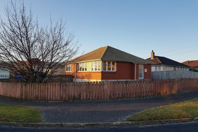 Photo of property in 28 Burgess Street, Green Island, Dunedin, 9018