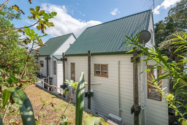 Photo of property in 2/1 Mulberry Place, Glenfield, Auckland, 0629