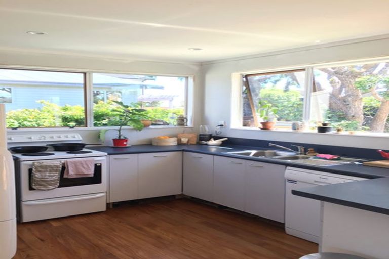 Photo of property in 113 Kahu Road, Paremata, Porirua, 5024