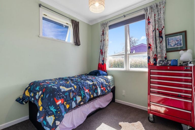 Photo of property in 4 Sequoia Place, Maoribank, Upper Hutt, 5018