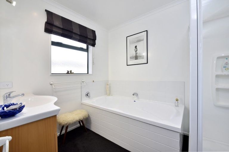 Photo of property in 19 Aratia Way, Richmond, 7020