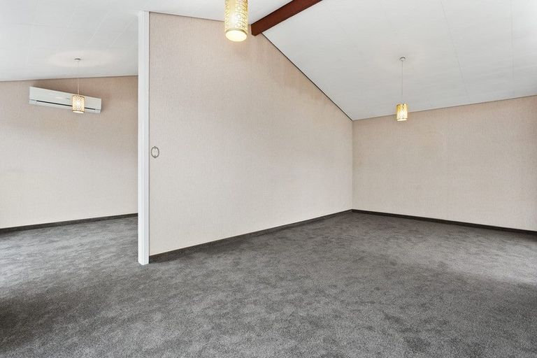 Photo of property in 76 Grimseys Road, Redwood, Christchurch, 8051