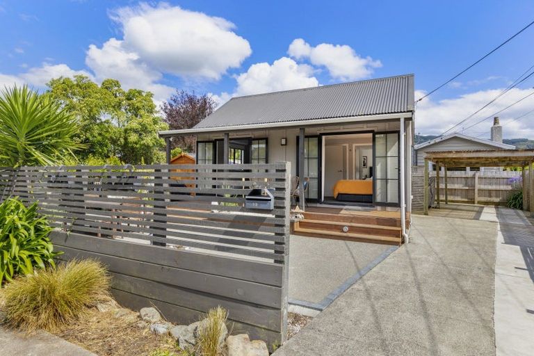 Photo of property in 12 Heretaunga Square, Silverstream, Upper Hutt, 5019